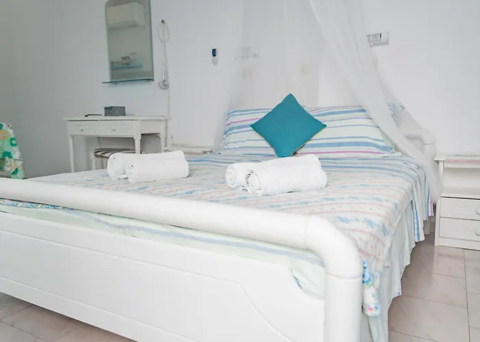 Paros Carmel Studio-apartment * Logaras