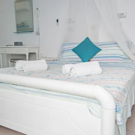 Paros Carmel Studio-apartment * ロガラス