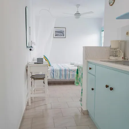 Paros Carmel Studio-apartment شقة لوغاراس