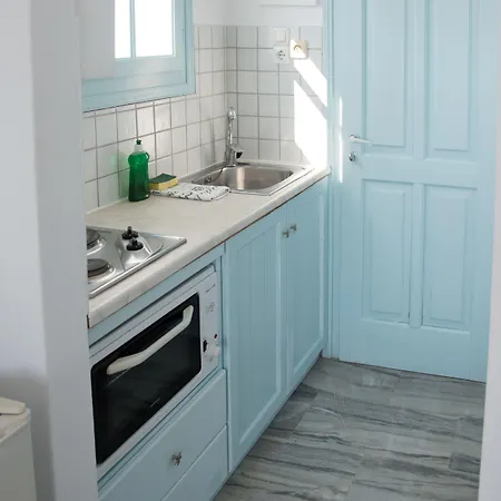 Paros Carmel Studio-apartment Логарас