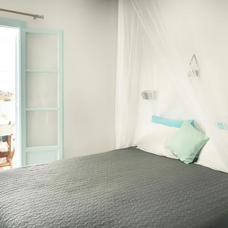 Paros Carmel Studio-apartment لوغاراس