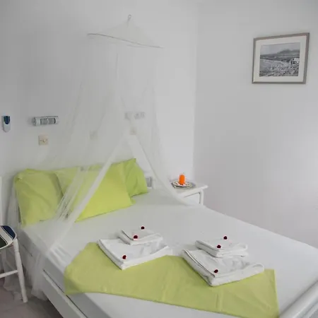Paros Carmel Studio-apartment شقة *